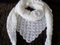 Bílý krajkový háčkovaná šátek