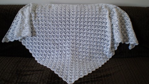 Bílý zimní krajkový háčkovaný šátek přehoz elegantní háčkovaný zimní bílý šátek pléd krajkový hřejivý 