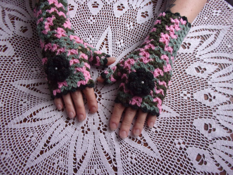 Maskáčové návleky na ruce dárek háčkované návleky rukavice krajkové rukavičky bezprsťáky bezprsté na ruce maskáčové bez prstů 