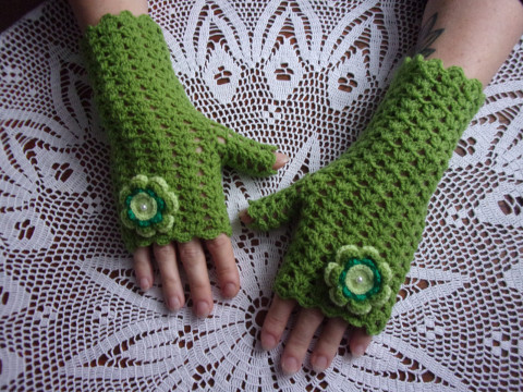 Hráškové návleky na ruce dárek zelené háčkované návleky rukavice krajkové rukavičky bezprsťáky bezprsté na ruce hráškové bez prstů 