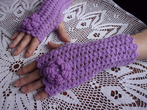 Levandulové návleky na ruce dárek háčkované fialové lila návleky rukavice krajkové rukavičky bezprsťáky levandulové bezprsté na ruce bez prstů 