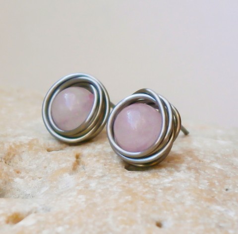 Rosequartz - pecky náušnice pecky nerez růženín náušky štěstí hypoalergenní ochranné bodovky klid harmonie pro ženy nerezové do uší sebeláska harmonizační 