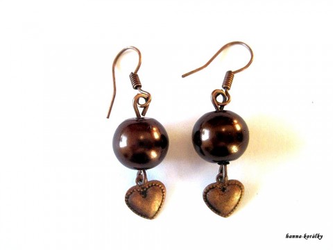 Hnědé kuličky se srdíčkem srdce náušnice srdíčko srdíčka hnědé měď voskovky voskované perly 