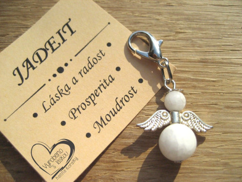 PŘÍVĚSEK - ANDĚL - JADEIT BÍLÝ přívěsek polodrahokam minerál anděl andílek křídla andělíček minerální andělé andílci andělíčci pro radost andělské na kabelku na klíče na peněženku 