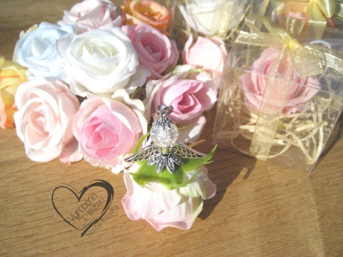 Anděl růžička v dárkovém balení 4. přívěsek anděl andílek křídla andělíček andělé andílci andělíčci na mobil andělské na klíče na peněženku 