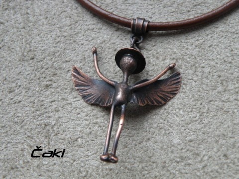 Andělíček gentleman přívěšek měď andělíček 