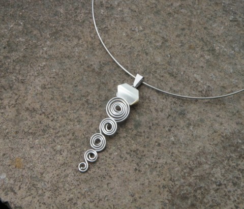 Přívěšek - perleť v nerezu přívěšek perleť nerez spirály 