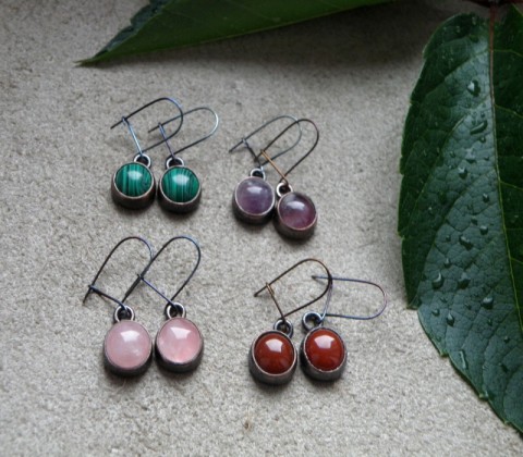 Měděné pecky s polodrahokamy barevné polodrahokamy naušnice měděné 