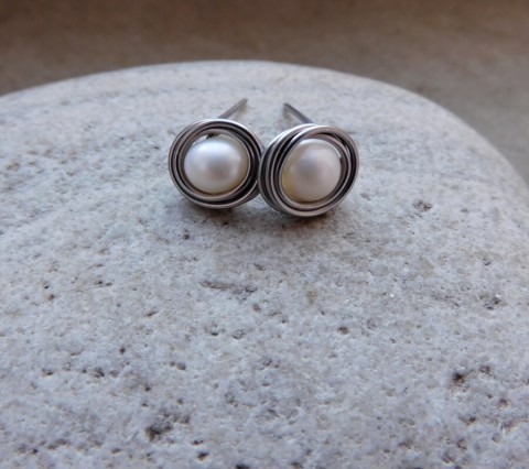 Naušnice - říční perly v nerezu nerez naušnice říční perly menší naušnce ehoučké 