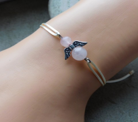 Vánoční andílek s růženínem náramek modrá stříbrné malinkéí červená nerezová kulička. 