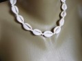 Náhrdelník s mušlemi-světlý podklad
