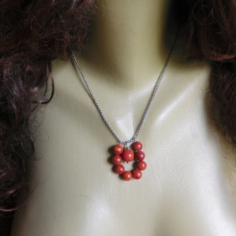 Náhrdelník s korálovou ozdůbkou náhrdelník korál nerez 