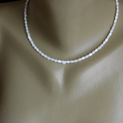 Náhrdelník- perleťové korálky náhrdelník srdíčko nerez bílá perleť 