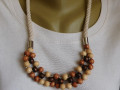 Náhrdelník se dřevěnýma korákama