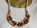 Náhrdelník se dřevěnýma korákama