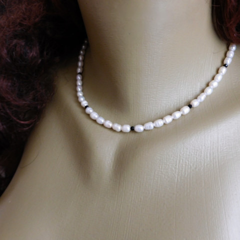 Náhrdelník perlový se spinelem náhrdelník nerez perličky spinel 