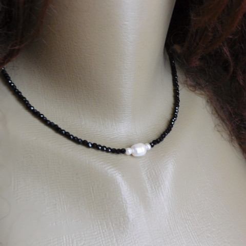 Náhrdelník černý spinel s perlami náhrdelník nerez spinel perličky říční 