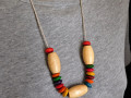Náhrdelník dřevěný s barvičkami