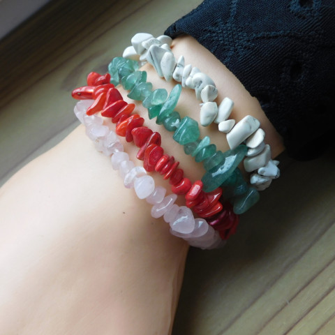 Náramky z polodrrahokamů 2. náramek korál avanturin bílý howlit růzenín 