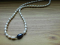 Náhrdelník perličkový s tmavou....