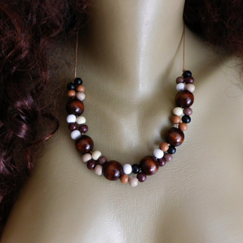 Náhrdelník dřevěný do hněda dřevo náhrdelník delší do hnšda 