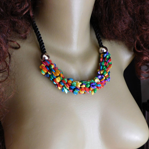 Náhrdelník perleťový.... náhrdelník černé lanko. perleť barevná 