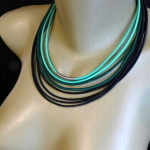 Náhrdelník černý a zelený náhrdelník stříbrny nerez trubička 