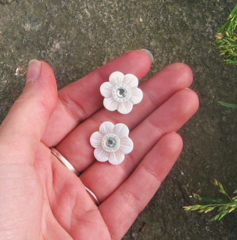 Sněženky (antialergenní) náušnice bílá svatba swarovski fimo svatební puzety oslava antialergenní nevěsta 