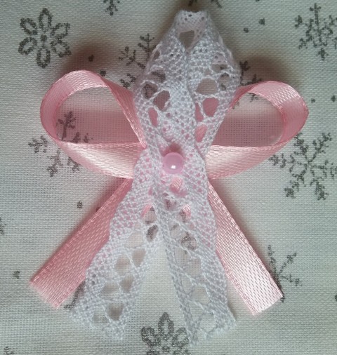 Růžové svatební vývazky s krajkou mašle svatba kytička kytka mašlička svatební mašličky vonička vývazky vývazek voničky 