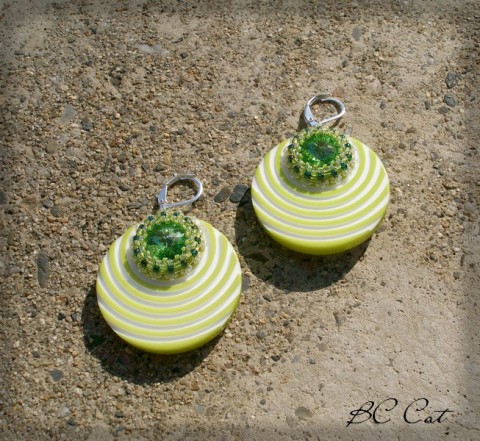 Proužky - zelené jablko kruh šperk jablko jablíčko korálky doplněk náušnice kolečko proužky máta retro pruhy kroužek zeleň rivolka šaton jabko svěžest 