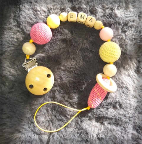 Klip na dudlík - Ema dřevo korálky holčička jméno přírodní miminko korále klip mimi dudlík drobeček klip na dudlík na dudlík ema emička 