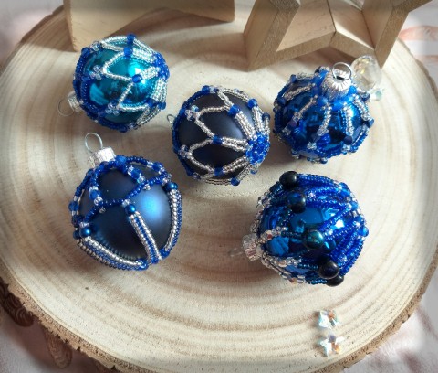 Baňky obšívané korálky - modrá 2 dekorace korálky vánoce sada ozdoba baňky koulička set vánoční ozdoba ozdůbka na stromeček baňka vánoční stromeček 