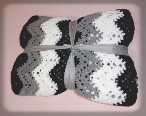 Háčkovaná deka no.01 doplněk zima deka přehoz háčkování přikrývka kostka pokrývka pléd pohoda teplo ruční práce bytový textil zachumlat se 