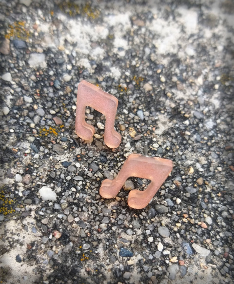 Notičky - puzetky pestrobarevné náušnice veselé hravé náušničky hudba puzety nota minimalismus minimalistické pro radost notička 