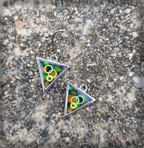 Triangle no.2 pestrobarevné náušnice veselé hravé náušničky trojúhelník geometrie minimalismus minimalistické pro radost 