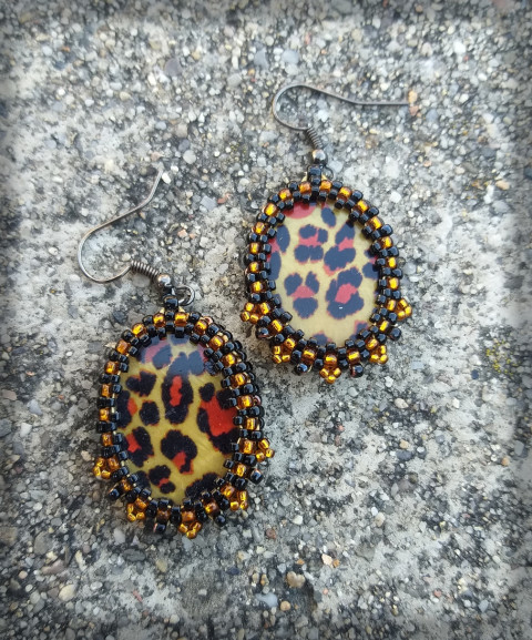 Toulky savanou šperk doplněk náušnice oheň leopard perleť afrika savana levhart velká kočka kočkovitá šelma 