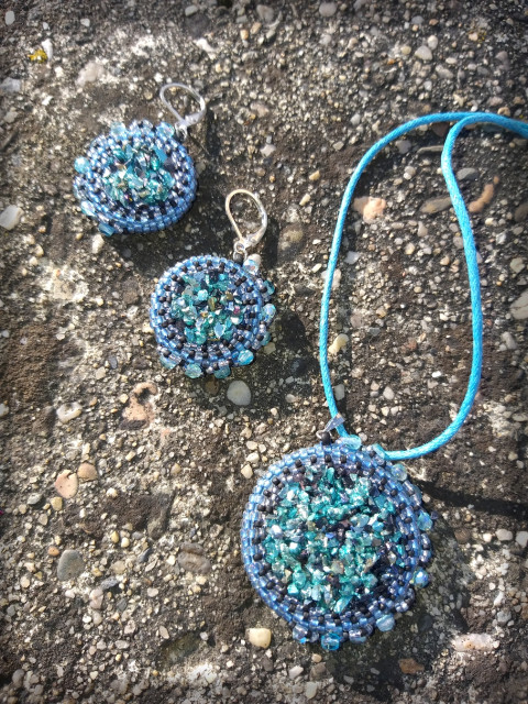 Colorful fragments - set no.3 šperk náhrdelník pestrobarevné korálky doplněk náušnice sklo sada zlomky pryskyřice originál netradiční nápadný autorský šperk úlomky 