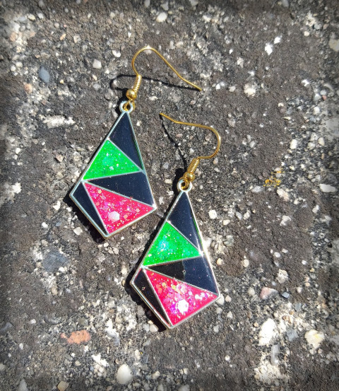 Trio no.2 šperk doplněk náušnice třpytky neon bižuterie pryskyřice pestrobarevný trojúhelníky 