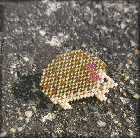 Ježčí slečna - brož brož šperk korálky doplněk fantazie pohádka ježek pryskyřice slečna ježeček příběh dětství ježková 