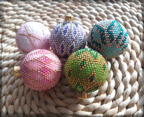 Baňky háčkované z korálků no.13 dekorace korálky vánoce sada ozdoba baňky koulička set vánoční ozdoba ozdůbka na stromeček baňka vánoční stromeček 