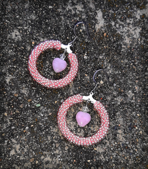 Něžné srdce - náušnice šperk srdce doplněk náušnice sklo srdíčko háčkovaná láska romantika dutinka hravý nápadný emoce 