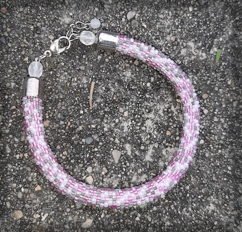 S kapkou šeříku - náramek šperk náramek doplněk sklo háčkovaná láska romantika šeřík dutinka hravý emoce 