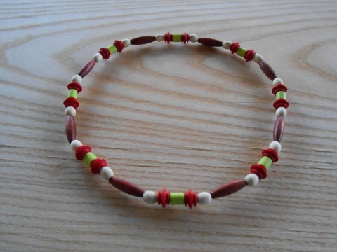 Korále dřevěné červená hnědý dřevěný dřevěné náhrdelník pestrobarevné dárek korálky červené dívčí narozeniny hnědá hnědé zelenkavá béžová červený korále pružný pánské béžový pruženka na krk béžové chlapecké proženy navlékané 