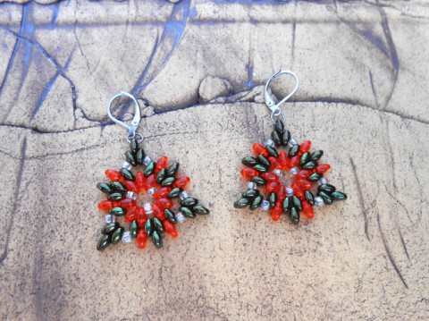 Náušnice šité trojúhelníčky korálky zelená náušnice oranžová dívčí elegantní romantické šité bižuterie preciosa šitá lehké taneční čirá trojúhelník trojúhelníky rocail trojúhelníkové hvězdička hvězdičky pár trojúhelníčky jewerly twin superduo dvoudírkové proženy superlon prodívky 