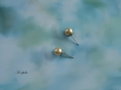 Náušnice barvy pudrové zl. odstínem dárek dívčí krabička elegantní romantické chirurgická ocel bižuterie taneční voskované společenské ples antialergický korálkování koncert lepení pudrová lepidlo proženy pudrový půlperličky půlperle půlperlička zlatýodstín 