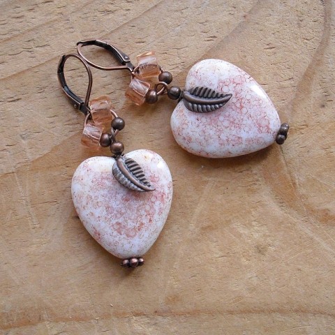Slyším srdce srdce růžová hnědá náušky smetanová srdeční 