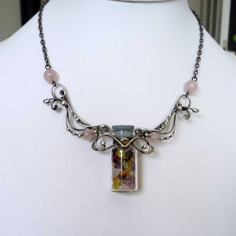 Baňka  s minerály šperk náhrdelník sklo granát křišťál ametyst růženín citrín jadeit minerály cínovaný lahvička universální 