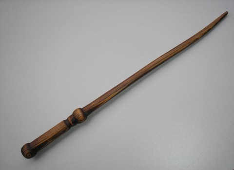 Kouzelnické hůlky dřevo řezba dárek čáry kouzlo magie čaroděj kouzelník kouzelná hůlka kouzelnická hůl larpová hůlka 